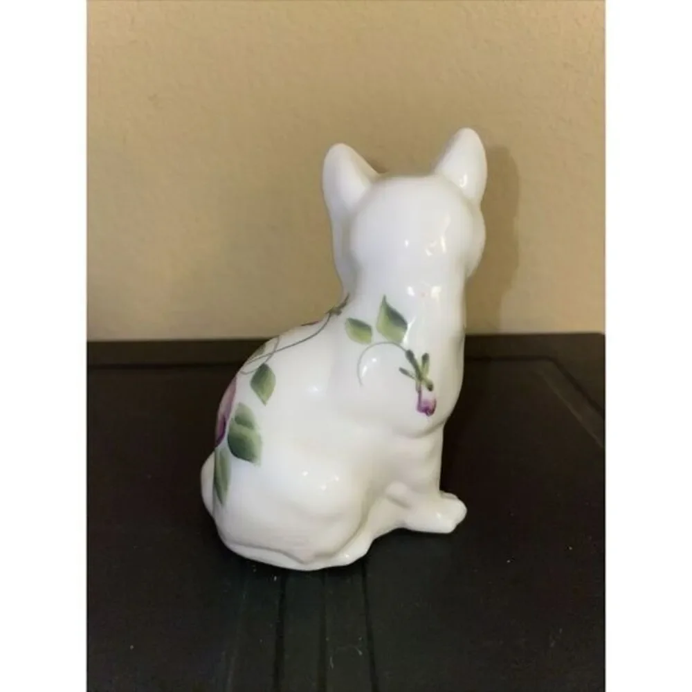 Fenton Art Glass‎ White floral sitting Cat Hand Painted Kitten signed